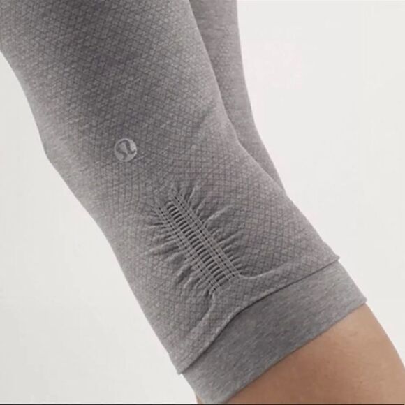 Lululemon Ebb & Flow Crop Seamless Heather
Gray Sz- 8 - Picture 2 of 11